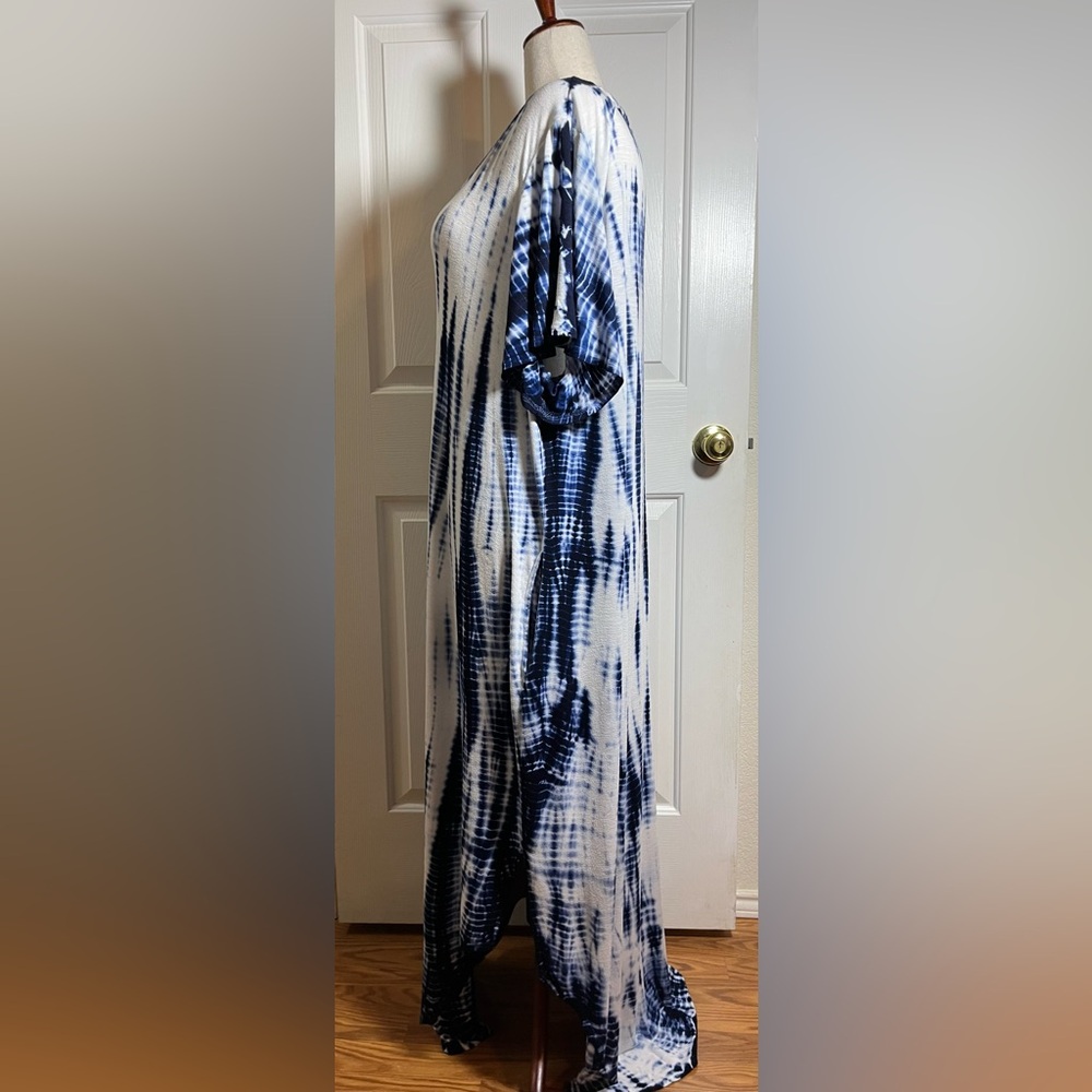 Livi Women’s Active Blue and White Lounging Dress - Picture 3 of 9